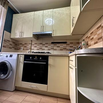 Дмитра Іванова вул., 6