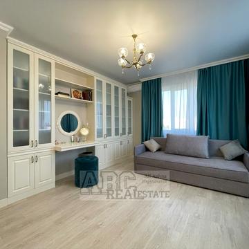 Академіка Павлова вул., 158