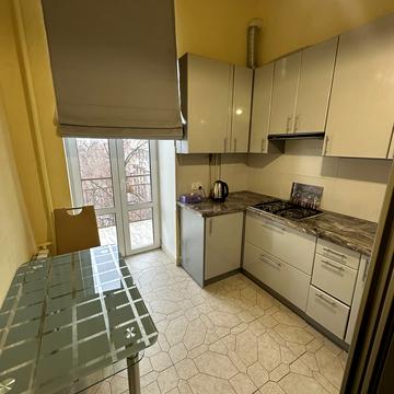 Інститутська вул., 27/6