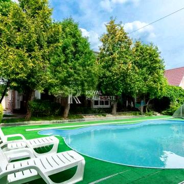 Травнева вул.