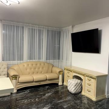 Вячеслава Чорновола просп. (), 77