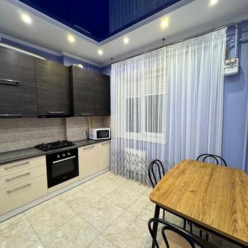 Анатолія Лабунського вул., 1