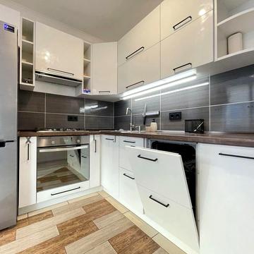 Миру вул., 46