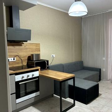 Воскресенська вул., 18