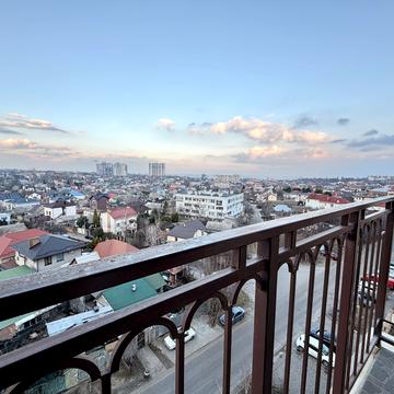 Євгена Чикаленка вул., 43