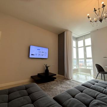 Академіка Філатова вул., 2/1