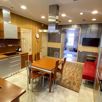 Пирогова вул., 1/35