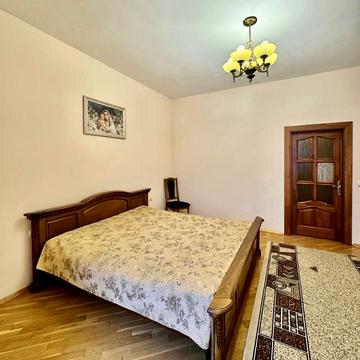 Михайла Павлика вул., 20