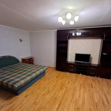 Миколи Бажана просп., 24/1