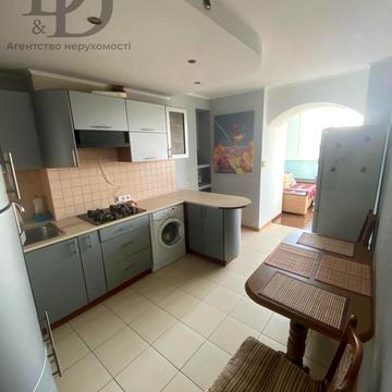 Теплична вул., 38