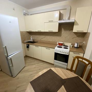 Варшавська вул., 64