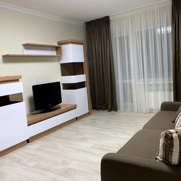 Героїв просп., 4