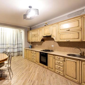 Андрія Мельника вул., 10 к2