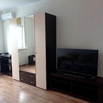 Воскресенська вул., 14-Б