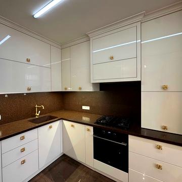 Юнацька вул., 17