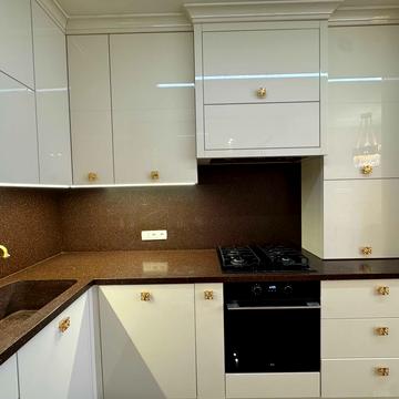 Юнацька вул., 17