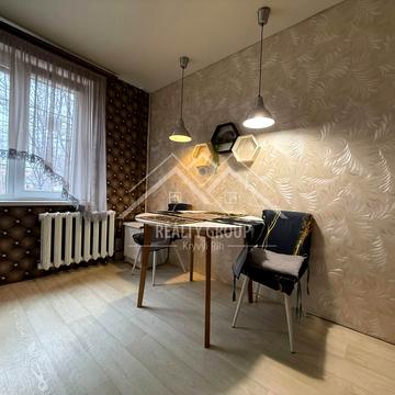 Українська вул., 5