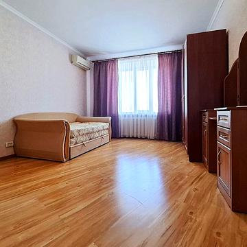 Анни Ахматової вул., 31