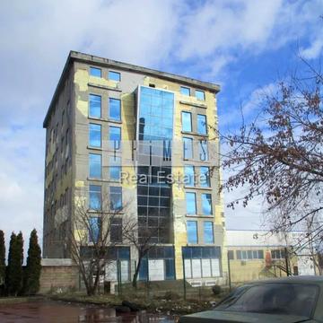 Металургів вул., 51