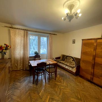 Євгена Патона вул., 27