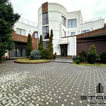 Купріна вул., 24а