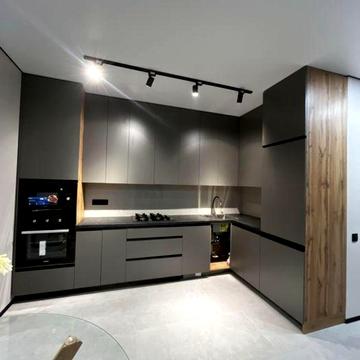 Героїв Небесної Сотні просп., 18/1