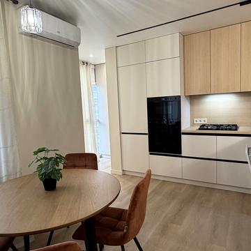 Степана Бандери вул., 77-Б