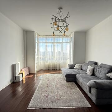 Гетьмана Івана Мазепи вул. (Топольна), 1