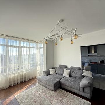 Гетьмана Івана Мазепи вул. (Топольна), 1