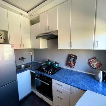 Варшавська вул., 6