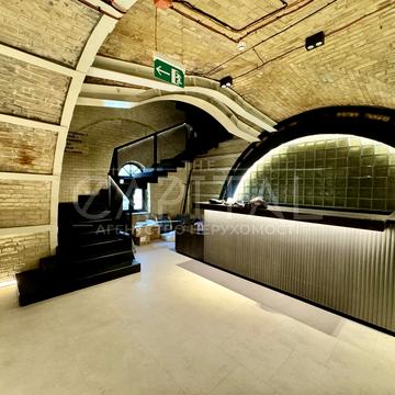 Івана Мазепи вул. (Січневого Повстання), 4/6