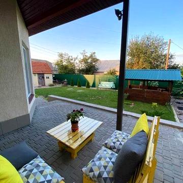 Янтарна вул., 1