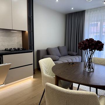 Героїв Крут вул., 10