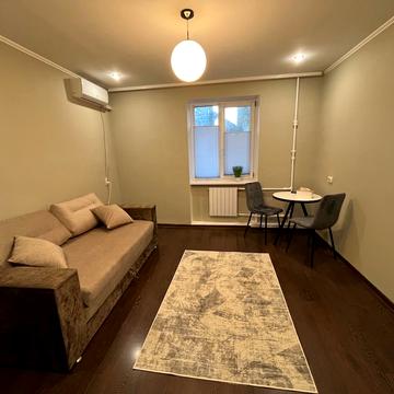 Верболозна вул., 37