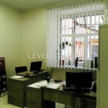 Воздвиженська вул., 28/30