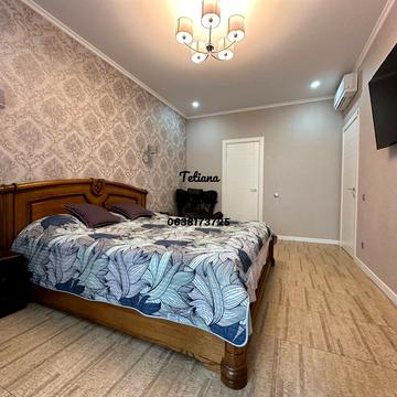 Михайлівська вул., (Будинок 1)