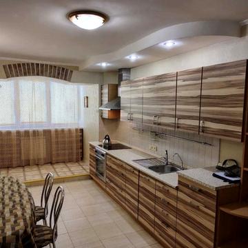 Святошинська пл., 1