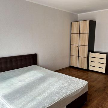 Ясинуватський пров., 10