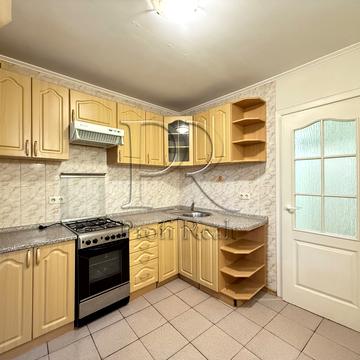 Анни Ахматової вул., 7/15