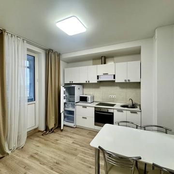 Феодосійська вул., 1