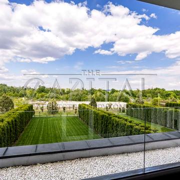 Золоті Джерела вул., 3