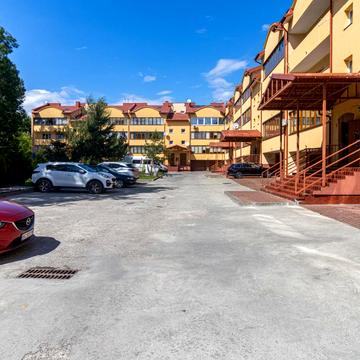 Карла Мікльоша вул., 3