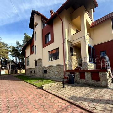 Арктична вул., 24