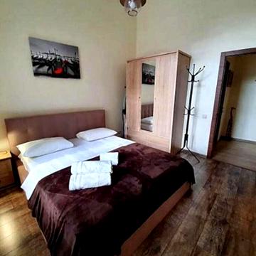 Велика Житомирська вул., 8-А