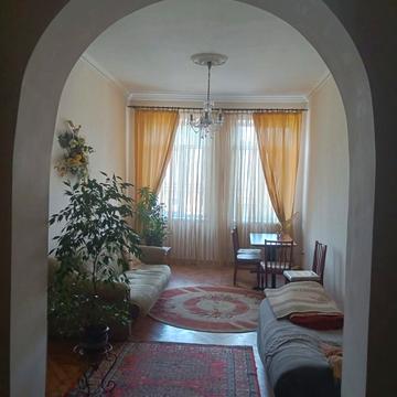 Союзу Українок вул. (), 4