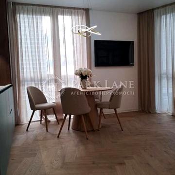 Причальна вул., 10