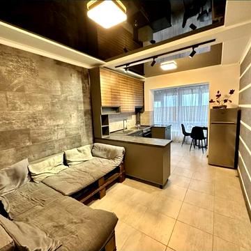 Андрія Мельника вул., (Будинок 5)