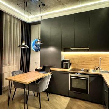 Героїв Небесної Сотні просп., 16/2