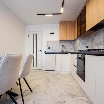 Білогірська вул., 12