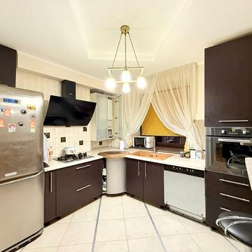 Вячеслава Чорновола вул. (), 22